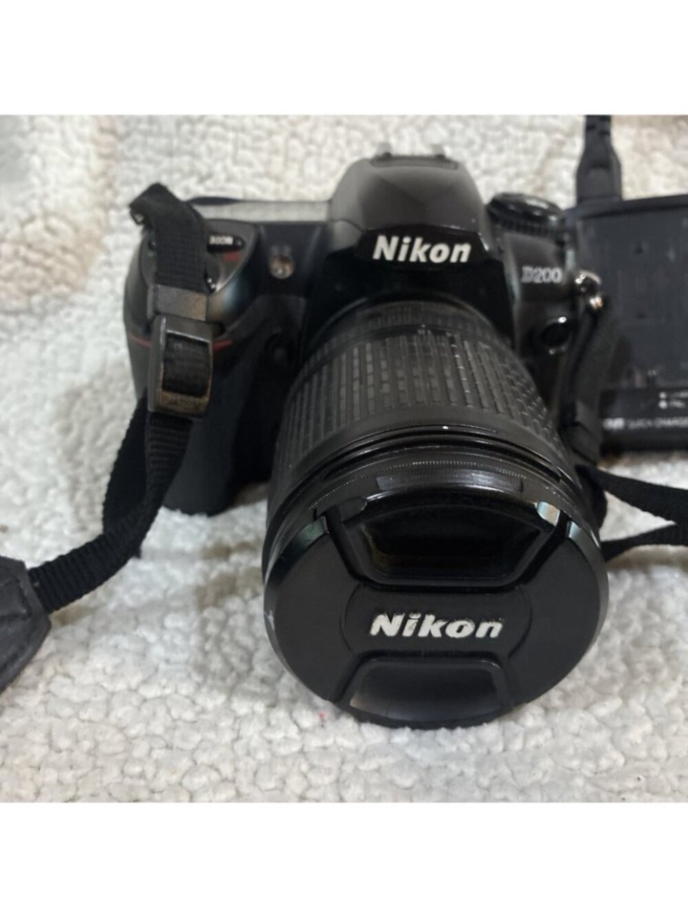 Nikon D200 10.2 MP Digital SLR Camera - Black  With Nikon AF-S 67mm - Picture 2 of 16